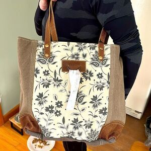 NEW Myra Bag UNI-KEY Large Tote Bag Canvas Purse zipper on back side and…